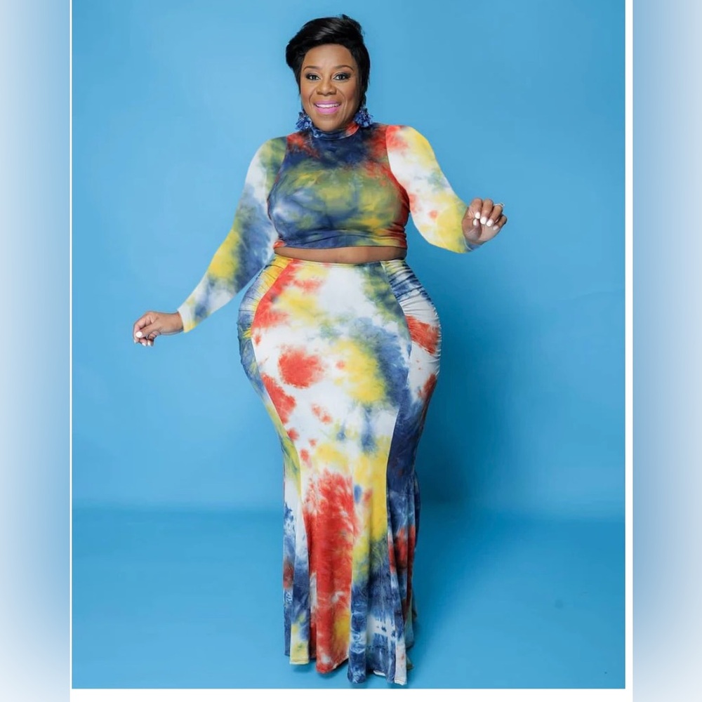 Woman’s plus size tie-dye two piece skirt set